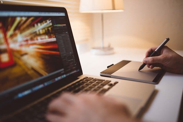 Programador diseñando sitios web